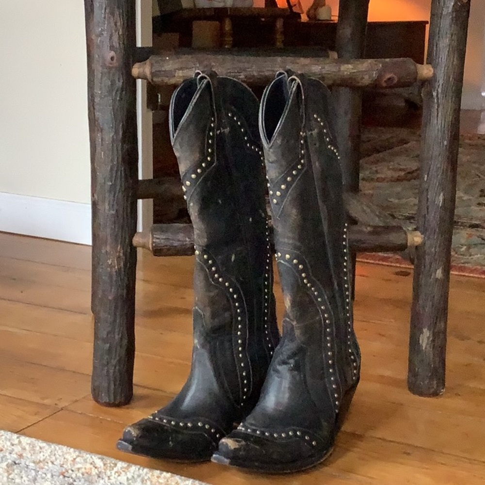 Women’s western boot.